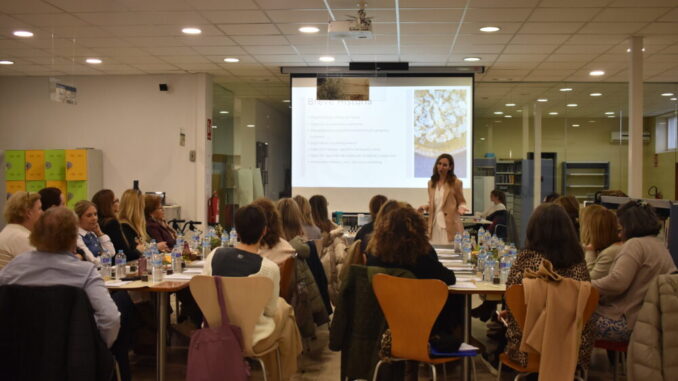 Exito-en-el-taller-de-Experiencia-Olfativa-de-Charo-Leon-en-la-localidad