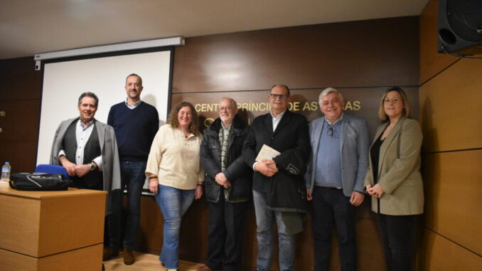 Francisco-Javier-Escudero-presenta-en-la-localidad-su-nuevo-libro-Eso-no-estaba-en-mi-libro-de-Miguel-de-Cervantes