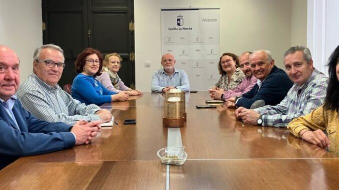 El-delegado-de-la-Junta-recibe-en-la-Casa-Perona-a-la-nueva-Junta-Directiva-de-la-Federacion-de-Asociaciones-de-Vecinos-de-Albacete