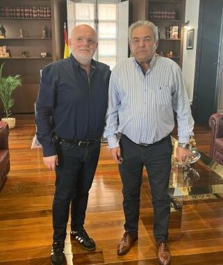 El-delegado-de-la-Junta-recibe-en-la-Casa-Perona-al-alcalde-de-El-Bonillo