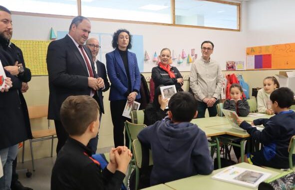 El-programa-de-reparto-de-fruta-hortaliza-y-leche-ademas-de-inculcar-habitos-saludables-entre-la-poblacion-escolar-pone-en-valor-el-trabajo-de-agricultores-y-ganaderos