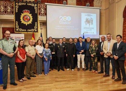 El-Gobierno-de-Castilla-La-Mancha-felicita-a-la-Policia-Nacional-por-la-creacion-de-un-premio-nacional-que-fotografia-su-vocacion-social