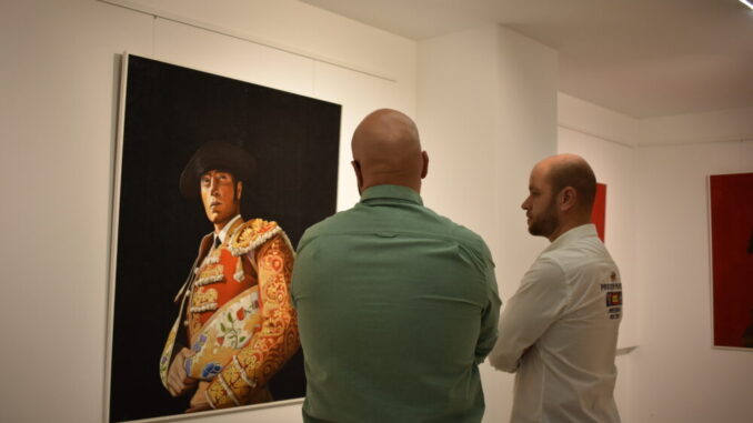 El-artista-quintanareno-Jesus-Meco-inaugura-la-exposicion-La-Memoria-del-Dolor.-La-Memoria-del-Color