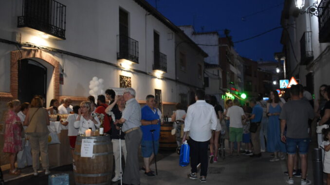 Exitosa-velada-para-el-comercio-quintanareno-con-la-celebracion-de-la-Noche-Blanca