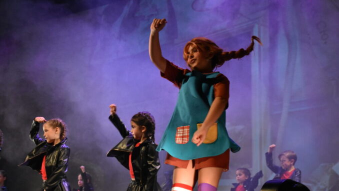 La-Escuela-de-Danza-Maria-Mota-triunfa-con-su-espectaculo-musical-Pipi-Calzaslargas
