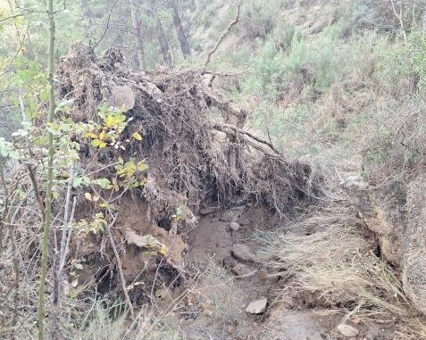 Los-danos-ocasionados-por-la-DANA-en-Las-Chorreras-del-Cabriel-obligan-a-prohibir-el-bano-y-cerrar-el-acceso-por-la-margen-derecha-del-rio