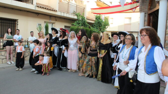 Quintanar-se-llena-de-color-con-el-tradicional-desfile-de-Moros-y-Cristianos