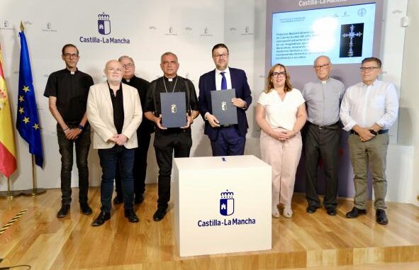El-Gobierno-regional-colaborara-con-el-Obispado-de-Albacete-en-la-restauracion-integral-de-la-cruz-procesional-de-la-parroquia-de-San-Blas-en-Villarrobledo