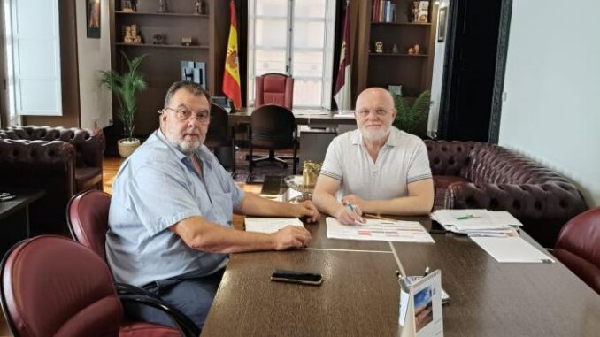 El-delegado-de-la-Junta-en-Albacete-atiende-las-demandas-del-alcalde-de-Villalgordo-del-Jucar-1