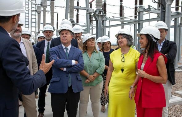 Garcia-Page-urge-a-dar-un-salto-hacia-adelante-en-la-infraestructura-electrica-estatal-para-evitar-el-cuello-de-botella-en-la-instalacion-de-empresas