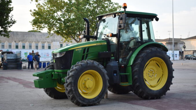 Comienzan-los-concursos-tradicionales-con-el-II-Concurso-de-Derribo-de-Bolos-con-Tractor