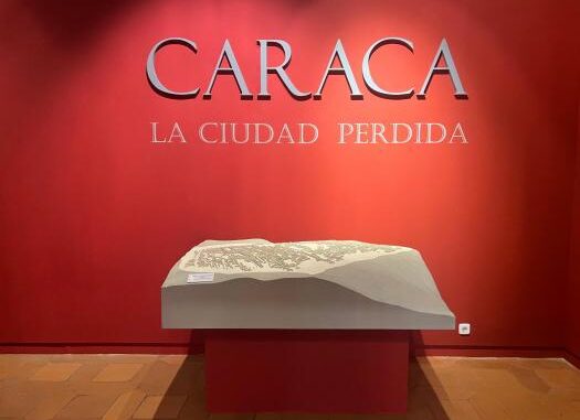 El-Gobierno-regional-prorroga-las-exposiciones-´La-loza-de-Hellin.-Brillo-y-color´-y-´Caraca.-La-ciudad-perdida´