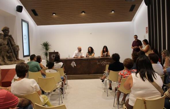 Blanca-Fernandez-reivindica-una-perspectiva-feminista-para-que-las-mujeres-esten-en-la-politica-con-mas-fuerza-y-mas-presencia