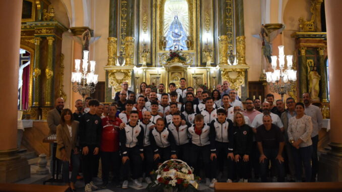 El-CD-Quintanar-protagoniza-una-ofrenda-floral-para-iniciar-la-temporada