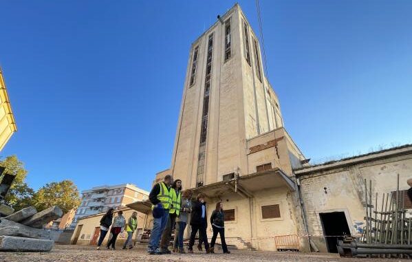 El-Gobierno-de-Garcia-Page-formaliza-la-cesion-gratuita-de-los-antiguos-silos-a-Ciudad-Real-para-darles-un-uso-social-cultural-y-medioambiental
