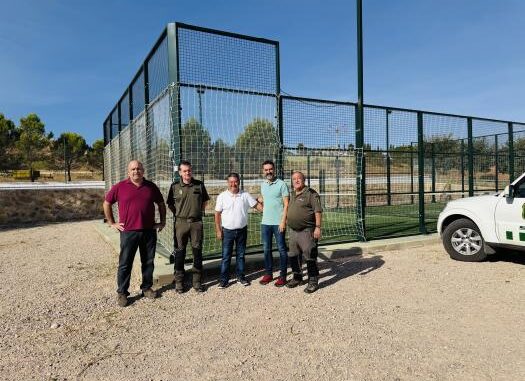 Desarrollo-Sostenible-impulsa-la-instalacion-de-mallas-en-las-pistas-de-padel-para-evitar-la-mortalidad-de-aves