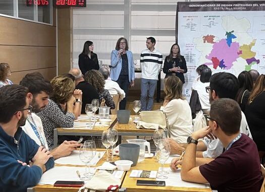 El-Gobierno-regional-difunde-la-cultura-del-vino-en-Ciudad-Real-para-convertir-a-los-ciudadanos-en-embajadores-de-nuestros-caldos
