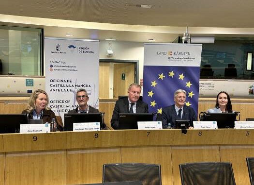 El-Gobierno-regional-posiciona-a-Castilla-La-Mancha-con-la-tecnologia-como-medio-para-garantizar-cohesion-territorial-igualdad-de-oportunidades-y-competitividad-economica