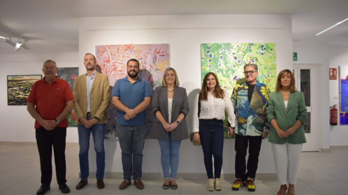 El-artista-Angel-Adeva-inaugura-su-exposicion-pictorica-en-la-Sala-de-Arte-El-Recreo