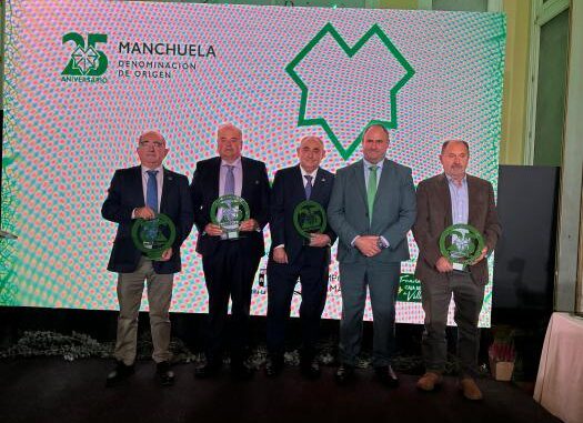 El-Gobierno-regional-felicita-a-la-DOP-Manchuela-por-sus-25-anos-de-trabajo-a-favor-del-territorio-y-de-una-produccion-vitivinicola-de-calidad