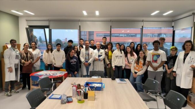 Una-veintena-de-estudiantes-de-Bachillerato-del-IES-Castilla-conocen-el-trabajo-de-distintas-unidades-del-Hospital-Universitario-de-Guadalajara