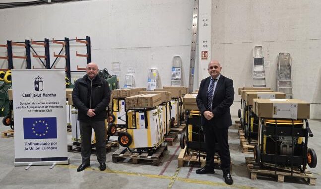 El-Gobierno-regional-entrega-equipos-electrogenos-y-complementos-a-un-total-de-17-agrupaciones-de-voluntarios-de-Proteccion-Civil