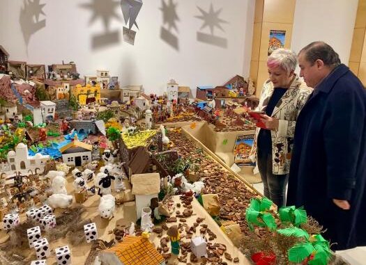 La-Delegacion-de-la-Junta-inaugura-el-Belen-colaborativo-‘Un-Belen-nuestras-manos-elaborado-por-el-alumnado-de-treinta-centros-educativos-de-la-provincia