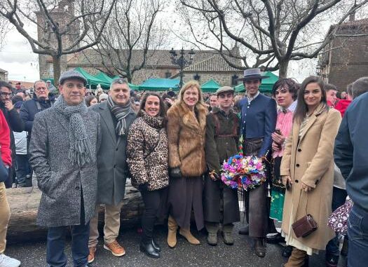 El-Gobierno-regional-muestra-su-apoyo-a-las-tradiciones-culturales-y-sociales-de-San-Pablo-de-los-Montes-Toledo
