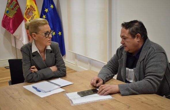 La-Junta-destaca-el-modelo-de-conciliacion-de-Canizares-para-atraer-y-mantener-familias-en-el-medio-rural
