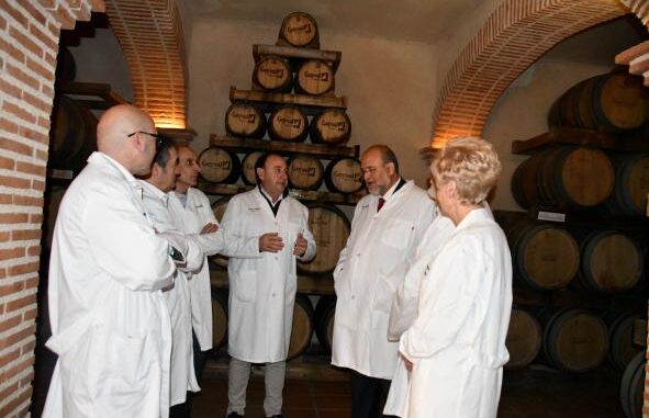 Martinez-Guijarro-destaca-de-la-industria-agroalimentaria-de-la-region-que-son-empresas-familiares-que-sustentan-al-medio-rural