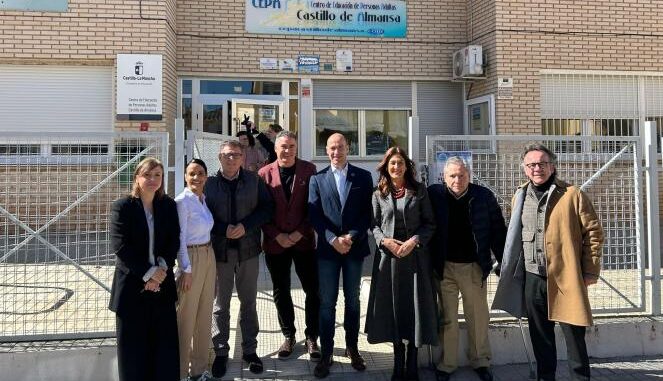El-Gobierno-regional-destaca-el-papel-del-CEPA-‘Castillo-de-Almansa-como-referente-en-la-formacion-de-adultos-y-en-la-oferta-integrada-en-competencias-digitales