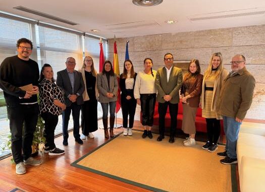 El-Gobierno-regional-muestra-su-modelo-de-‘Servicios-de-Capacitacion-a-la-delegacion-hungara-‘Szent-Lukacs-interesada-en-implantarlo