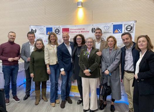 El-Gobierno-regional-pone-como-ejemplo-el-trabajo-de-los-IES-´Fernando-Zobel-y-´Lorenzo-Hervas-y-Panduro´-en-la-formacion-para-la-humanizacion-de-la-atencion-sanitaria