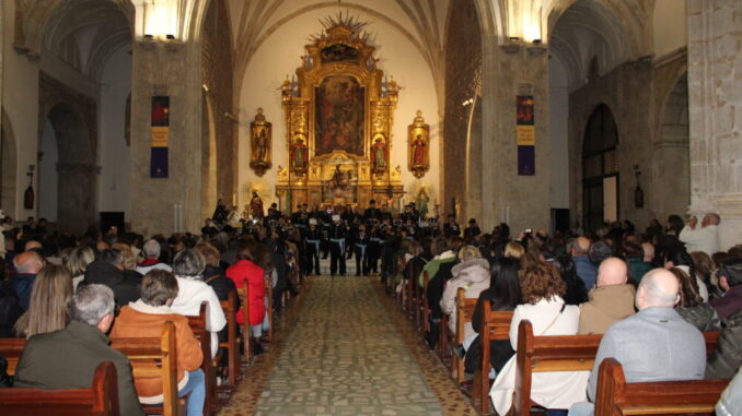 La-Parroquia-Santiago-de-la-Espada-acoge-el-concierto-cofrade-Pasion-de-un-Pueblo