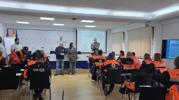 Un-total-de-34-voluntarios-y-voluntarias-de-Proteccion-Civil-y-policias-locales-se-forman-en-atencion-sanitaria-a-multiples-victimas-y-reanimacion-cardiopulmonar