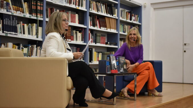 Exito-de-participacion-en-el-encuentro-literario-con-Marta-Robles-en-Quintanar-de-la-Orden