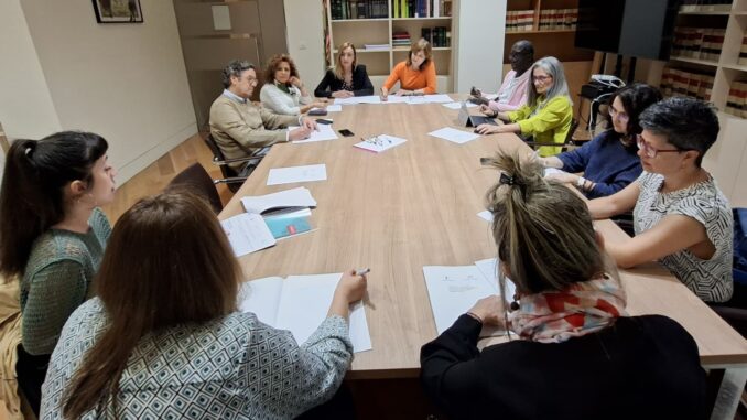 La-Comision-Provincial-de-Seguimiento-del-Protocolo-de-Prevencion-de-la-Mutilacion-Genital-Femenina-se-reune-en-la-Casa-Perona