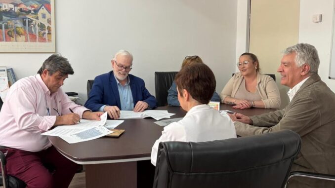 La-Gerencia-de-Puertollano-y-ASPADES-La-Laguna-firman-un-convenio-de-colaboracion-para-avanzar-hacia-una-sanidad-mas-inclusiva