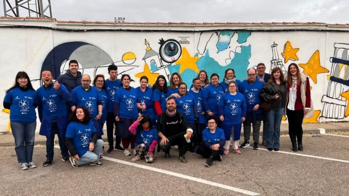 La-celebracion-del-Dia-de-Europa-deja-huella-en-Villacanas-Toledo-con-un-mural-conmemorativo-realizado-por-los-escolares-de-la-localidad