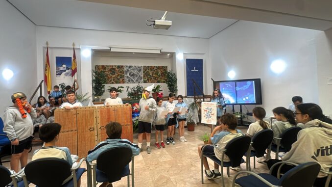 Mas-de-80-estudiantes-participan-en-la-‘Lectura-continuada-del-Dia-del-Libro-en-la-Delegacion-de-Educacion-Cultura-y-Deportes-de-Toledo