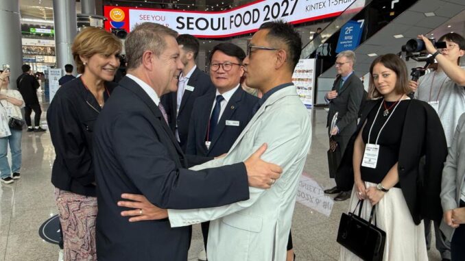 El-presidente-de-Castilla-La-Mancha-Emiliano-Garcia-Page-se-marca-como-objetivo-duplicar-las-exportaciones-con-la-Republica-de-Corea