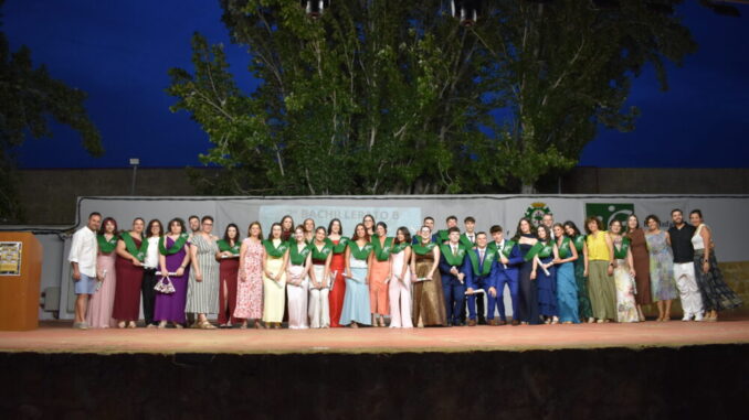 La-56a-Promocion-del-IES-Infante-Don-Fadrique-celebra-su-graduacion-en-una-emotiva-ceremonia