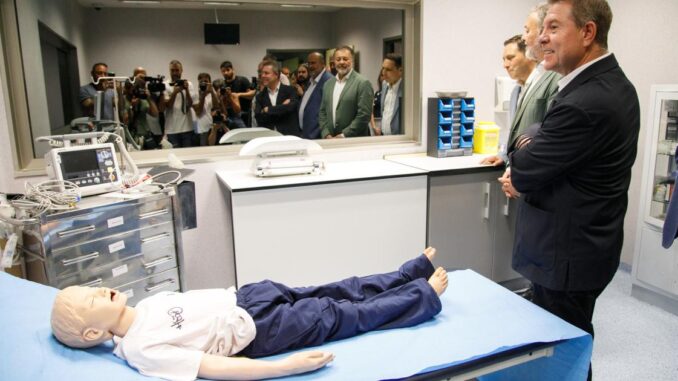Emiliano-Garcia-Page-avanza-la-creacion-de-una-Unidad-de-Neurocirugia-en-el-Hospital-Universitario-de-Cuenca-que-sera-referencia-regional
