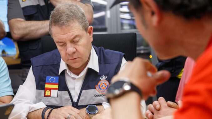 Garcia-Page-destaca-el-ingente-trabajo-en-las-labores-de-extincion-del-incendio-de-La-Mierla-y-hace-un-llamamiento-a-la-prudencia-a-toda-la-ciudadania