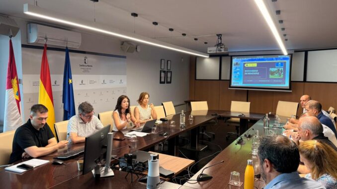 La-Consejeria-de-Agricultura-Ganaderia-y-Desarrollo-Rural-se-reune-con-el-sector-avicola-para-analizar-la-evolucion-de-la-enfermedad-de-Newcastle