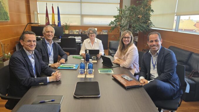 La-Consejeria-de-Desarrollo-Sostenible-y-Ecovidrio-avanzan-en-la-negociacion-del-convenio-marco-para-mejorar-la-recogida-selectiva-de-vidrio-en-Castilla-La-Mancha