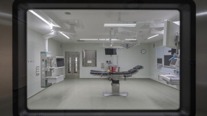 El-Gobierno-de-Castilla-La-Mancha-avanza-en-la-adquisicion-de-tecnologia-y-aparataje-para-la-Unidad-de-Neurocirugia-del-Hospital-de-Cuenca