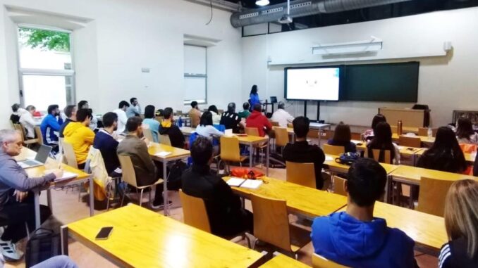El-Gobierno-regional-cifra-en-alrededor-de-110.000-las-solicitudes-de-docentes-para-acciones-formativas-a-lo-largo-del-pasado-curso