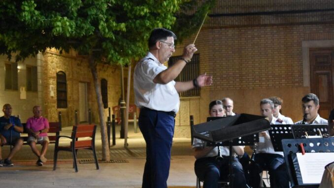La-Union-Musical-Quintanarena-celebra-su-XIX-Aniversario-con-un-concierto-que-llena-de-musica-la-Plaza-de-la-Constitucion