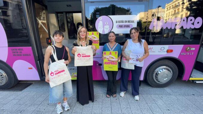 El-midibus-del-gobierno-de-Castilla-La-Mancha-para-ofrecer-una-pronta-respuesta-ante-violencias-machistas-atendio-durante-su-estancia-en-la-Feria-de-Albacete-mas-de-250-consultas